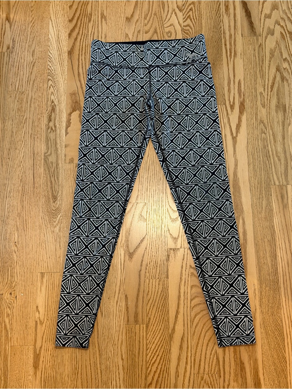 Victoria's Secret PINK Yoga leggings in Black & White